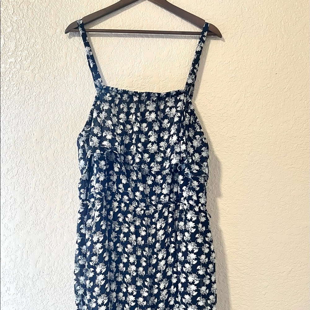 Flowy floral Jumpsuit with removable straps.
